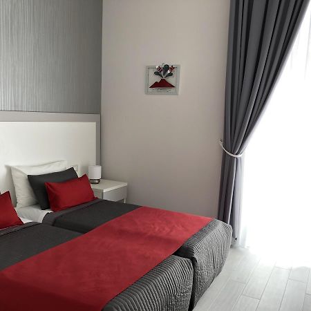 Chiaia Guest House Napoli Bagian luar foto