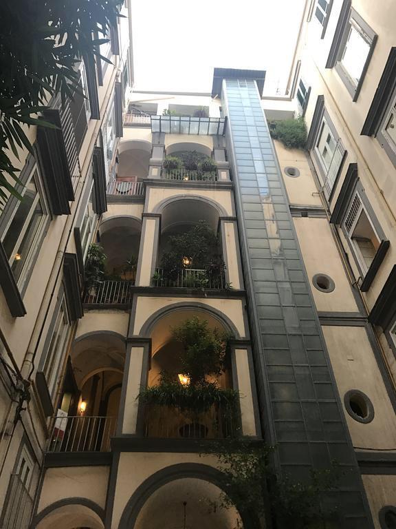 Chiaia Guest House Napoli Bagian luar foto
