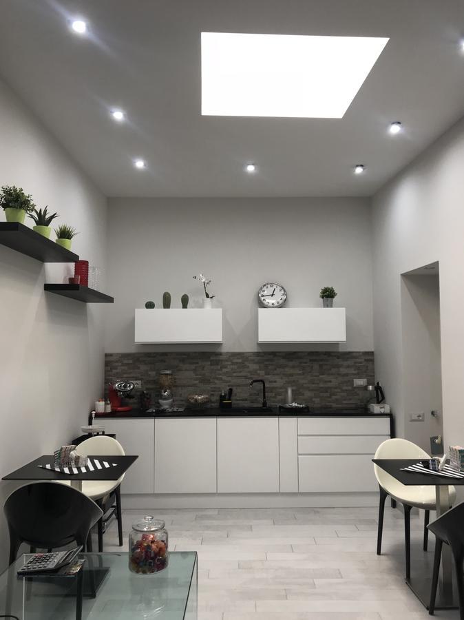 Chiaia Guest House Napoli Bagian luar foto