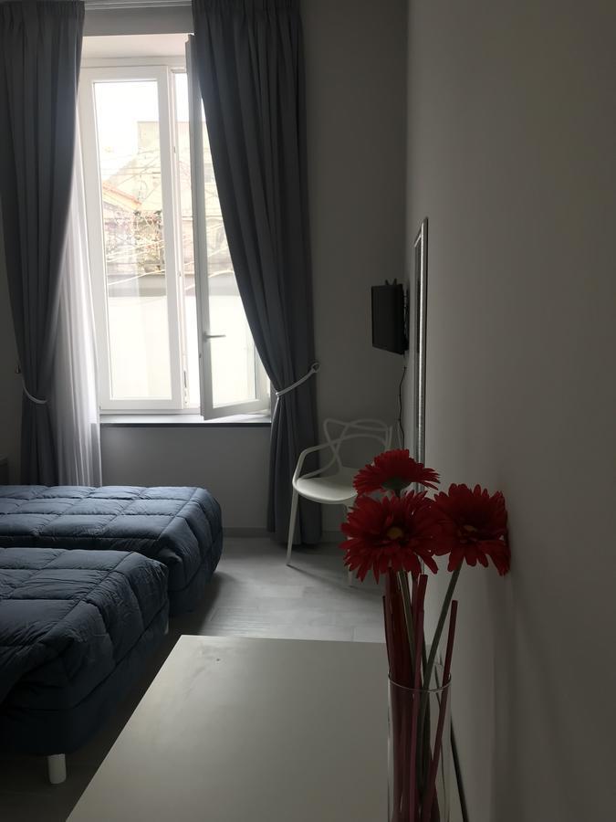Chiaia Guest House Napoli Bagian luar foto