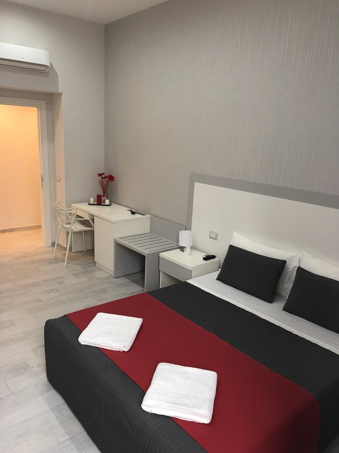 Chiaia Guest House Napoli Bagian luar foto