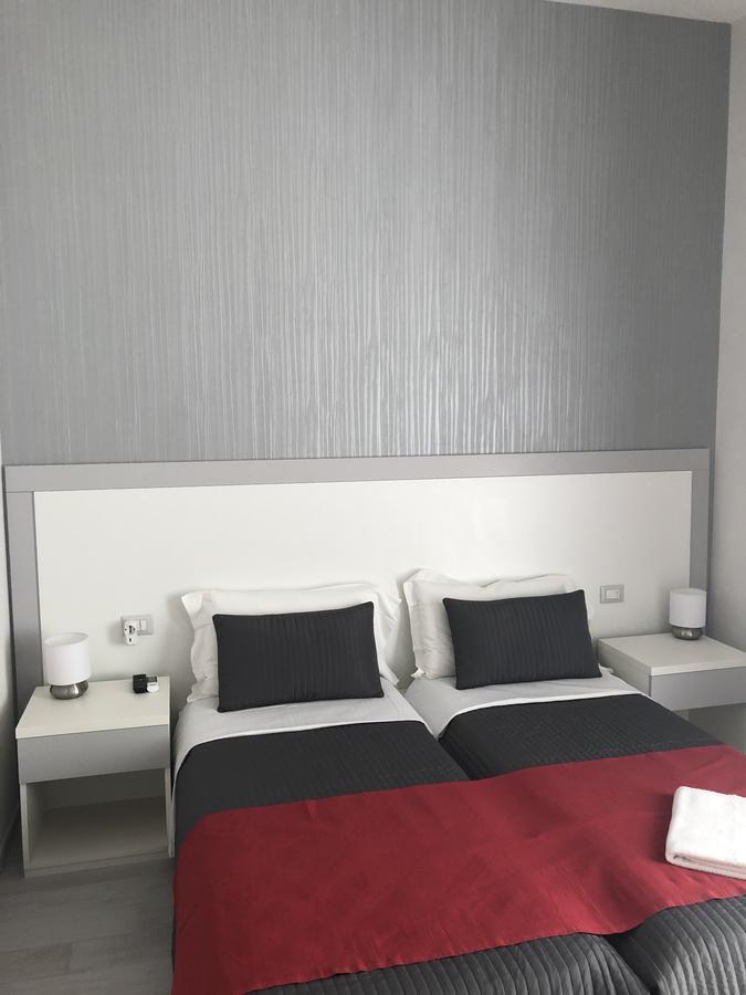 Chiaia Guest House Napoli Bagian luar foto