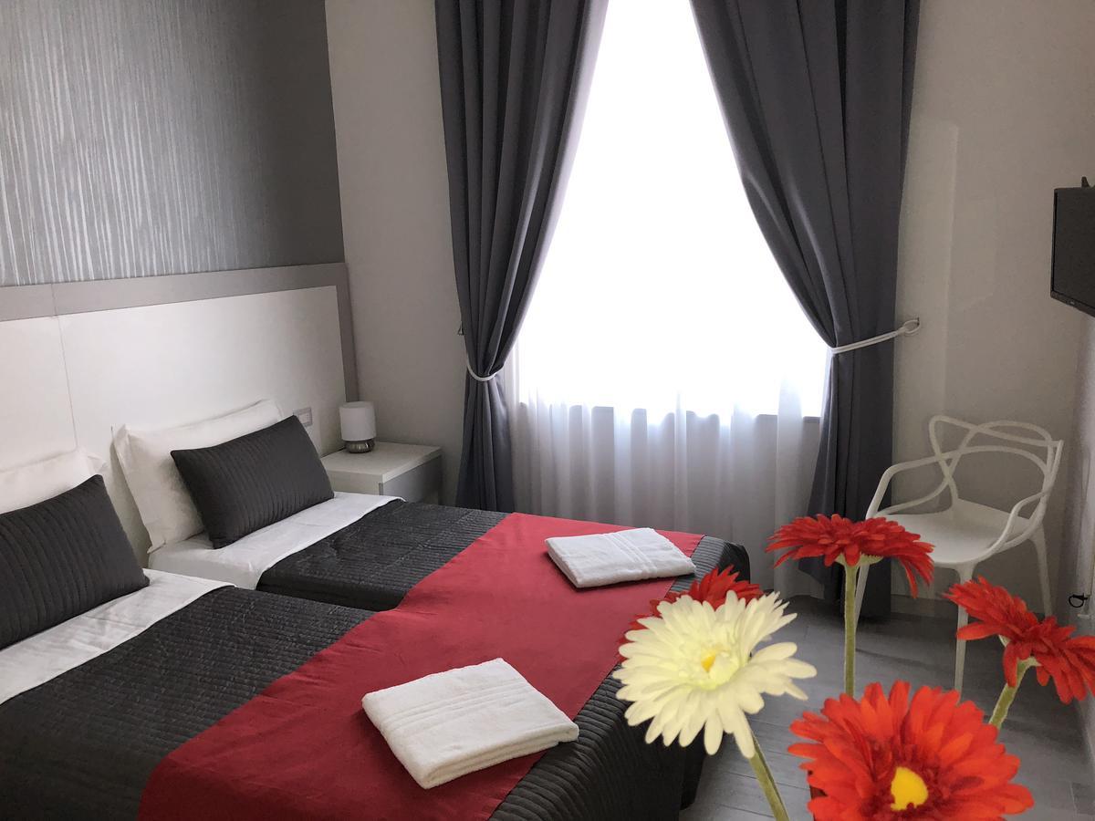 Chiaia Guest House Napoli Bagian luar foto