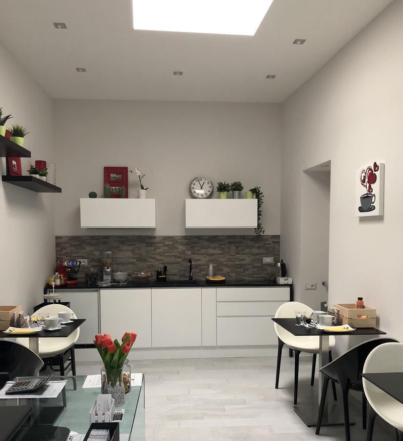 Chiaia Guest House Napoli Bagian luar foto